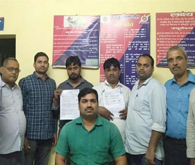पूर्वांचल में अब तक का सबसे बड़ा टिकट दलाल रैकेट का भंडाफोड़, 39,32,881 रुपये के 1869 ई-टिकट बरामद पूर्वांचल में अब तक का सबसे बड़ा टिकट दलाल रैकेट का भंडाफोड़, 39,32,881 रुपये के 1869 ई-टिकट बरामद