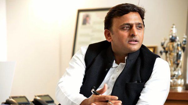 महागठबंधन से पहले जातीय समीकरण और बूथ मैनेजमेंट में जुटे अखिलेश