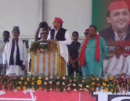 अखिलेश का जवाब, ये महामिलावट नहीं महा परिवर्तन का समय अखिलेश का जवाब, ये महामिलावट नहीं महा परिवर्तन का समय