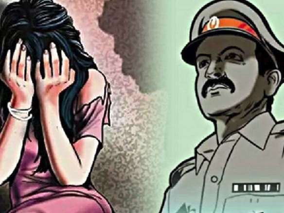 साहब ! शिकायत करने थाने गई थी इंस्पेक्टर ने लूट ली अस्मत साहब ! शिकायत करने थाने गई थी इंस्पेक्टर ने लूट ली अस्मत