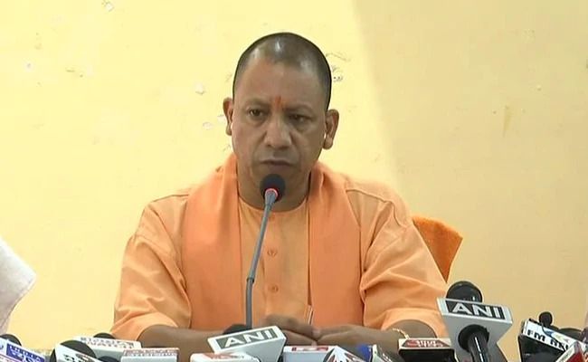 CM योगी ने मऊ में दुर्घटना में लोगों की मृत्यु पर गहरा शोक व्यक्त किया, पीड़ितों को मदद का निर्देश CM योगी ने मऊ में दुर्घटना में लोगों की मृत्यु पर गहरा शोक व्यक्त किया, पीड़ितों को मदद का निर्देश
