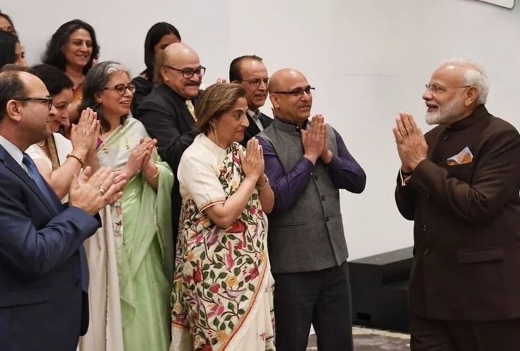 ह्यूस्टन: सिखों ने करतारपुर कॉरिडोर के लिए किया धन्यवाद तो कश्मीरी पंडित ने चूमा हाथ ह्यूस्टन: सिखों ने करतारपुर कॉरिडोर के लिए किया धन्यवाद तो कश्मीरी पंडित ने चूमा हाथ
