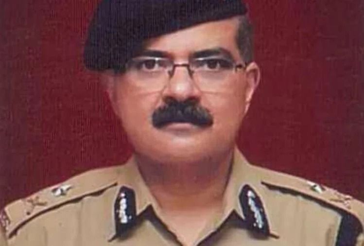 लखनऊ के पहले पुलिस कमिश्नर एडीजी सुजीत पांडेय, उत्कृष्ट सेवा पदक से हैं सम्मानित लखनऊ के पहले पुलिस कमिश्नर एडीजी सुजीत पांडेय, उत्कृष्ट सेवा पदक से हैं सम्मानित