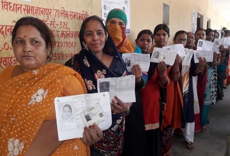 पूर्वांचल के वोटरों में दिखा जोश, पांच सीटों पर 1 बजे तक 33.46 प्रतिशत मतदान पूर्वांचल के वोटरों में दिखा जोश, पांच सीटों पर 1 बजे तक 33.46 प्रतिशत मतदान