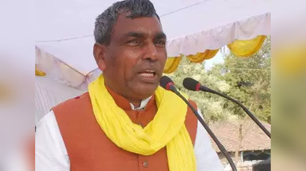 ओमप्रकाश राजभर ने मंच से भाजपा नेताओं को दी मां की गाली ओमप्रकाश राजभर ने मंच से भाजपा नेताओं को दी मां की गाली