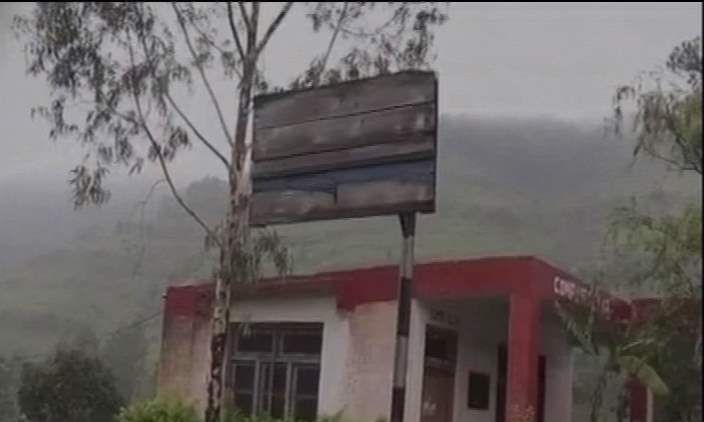 LoC पर पाकिस्तान ने स्कूलों को बनाया निशाना, 50 से ज्यादा फंसे LoC पर पाकिस्तान ने स्कूलों को बनाया निशाना, 50 से ज्यादा फंसे