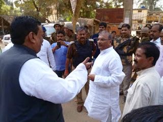 सपा के दिग्गज नेता ललई यादव व भाजपा समर्थित सांसद हरिवंश सिंह से हुई नोंकझोंक-जेपी यादव सपा के दिग्गज नेता ललई यादव व भाजपा समर्थित सांसद हरिवंश सिंह से हुई नोंकझोंक-जेपी यादव