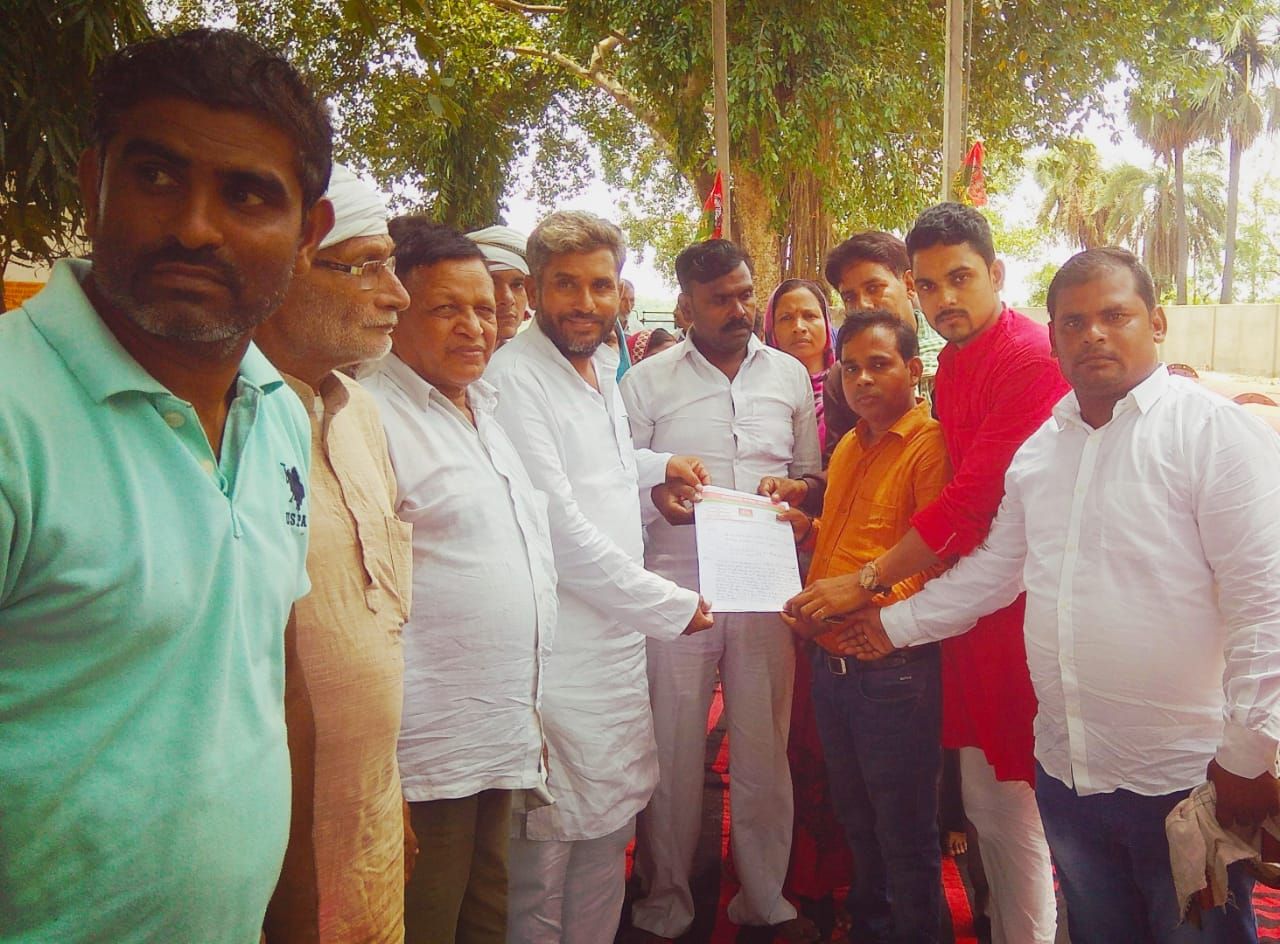 मिल्कीपुर पंप कैनाल को चालू कराने की मांग को लेकर मजदूर सभा का धरना प्रदर्शन