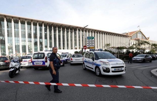 फ्रांस के स्टेशन पर चाकूबाजी में 2 लोगों की मौत, मारा गया हमलावर