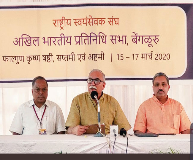 डॉ मोहन भागवत ने कार्यक्रम स्थल पर प्रदर्शनी का उद्घाटन किया डॉ मोहन भागवत ने कार्यक्रम स्थल पर प्रदर्शनी का उद्घाटन किया