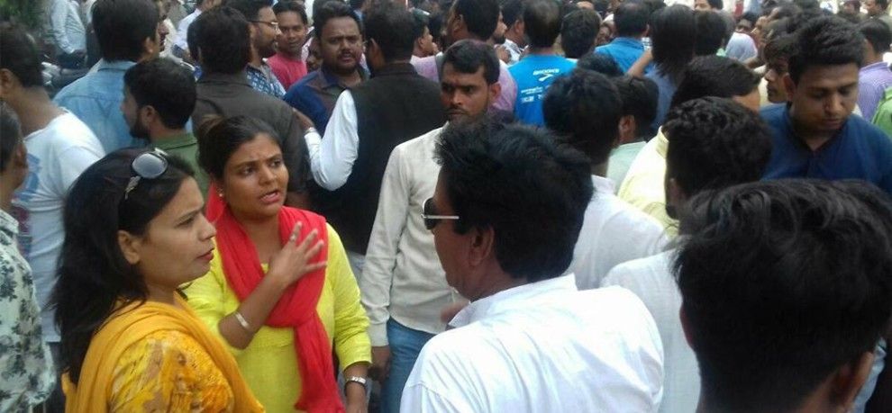 टिकट बंटवारे को लेकर सपा में मचा घमासान, सपा अध्यक्ष पार्टी के ग्रामीण कार्यालय मेंं जा छिपे टिकट बंटवारे को लेकर सपा में मचा घमासान, सपा अध्यक्ष पार्टी के ग्रामीण कार्यालय मेंं जा छिपे