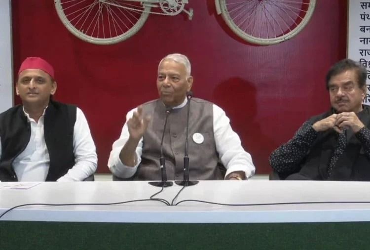 नागरिकता कानून पर गृहमंत्री अमित शाह की भाषा अलोकतांत्रिक