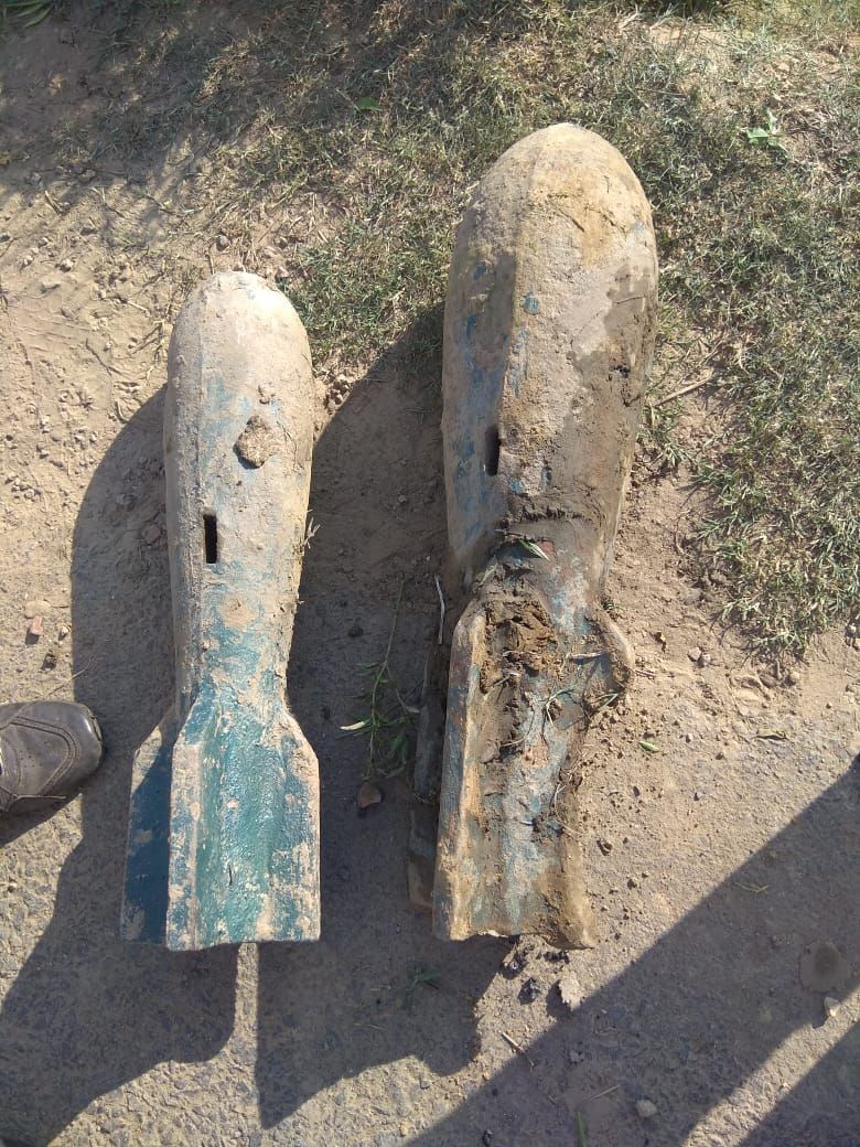 आगरा के थाना फतेहपुर सीकरी के गांव मंडी गुड़ की नहर में रॉकेट लॉन्चर मिला , रॉकेट लॉन्चर मिलने से ग्रामिनी में हड़कंप मच। गया , सूचना पर पहुची पुलिस रॉकेट लॉन्चर को कब्जे में लिया है