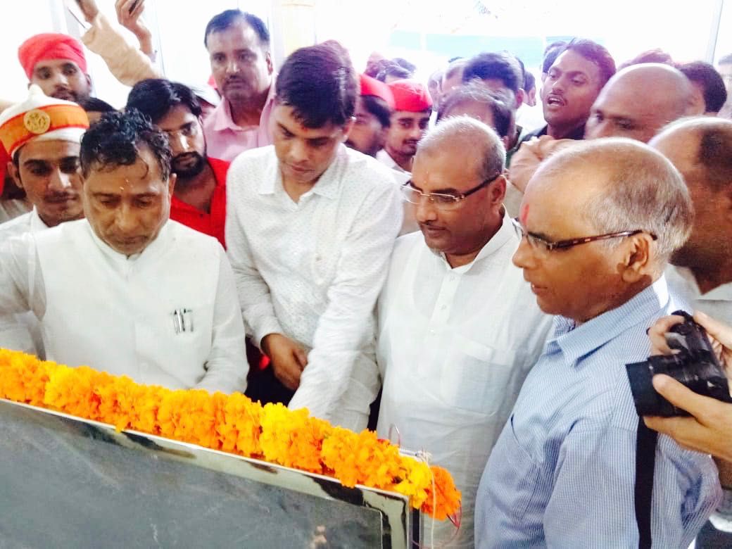 राम गोविंद चौधरी और ललई यादव ने किया अस्पताल का उद्घाटन