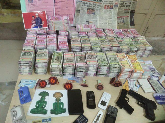 राजस्थान: राजस्थान पुलिस की सीआईडी ​​विंग ने दो लोगों को गिरफ्तार किया  जयपुर में उनके कब्जे से 4 करोड़ 77 लाख रुपये से अधिक के नकली भारतीय मुद्रा नोट   जब्त किए।