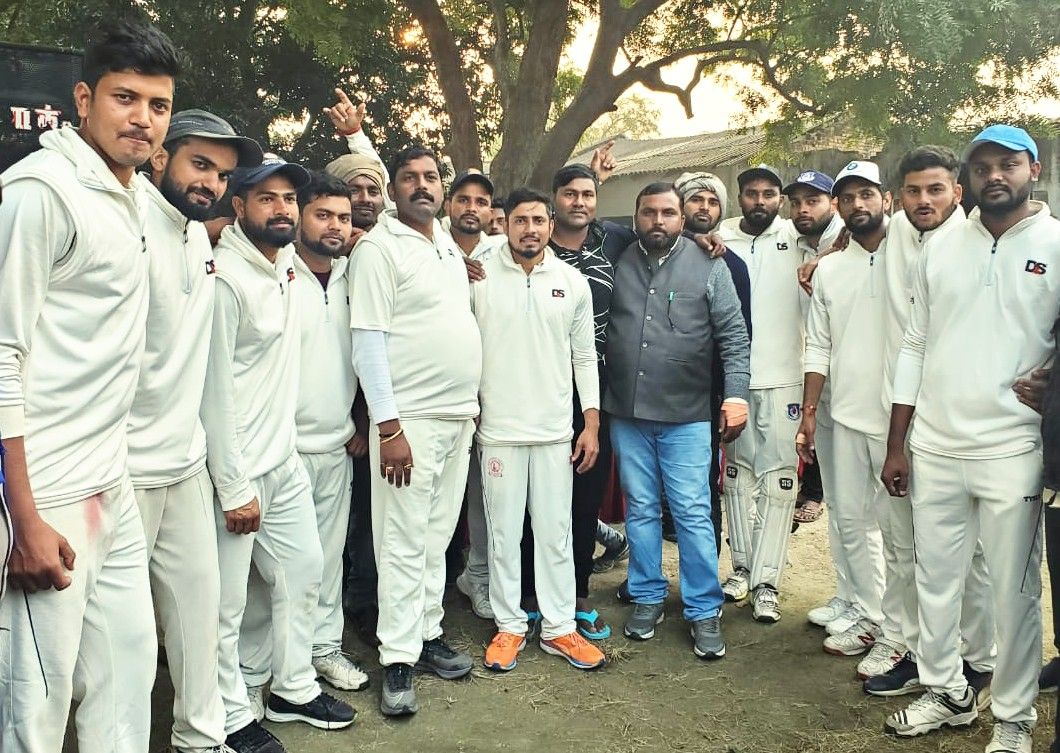 यादवेश क्रिकेट मेला के सेमीफाइनल में जौनपुर की टीम ने वाराणसी की टीम को 40 रन से पराजित किया