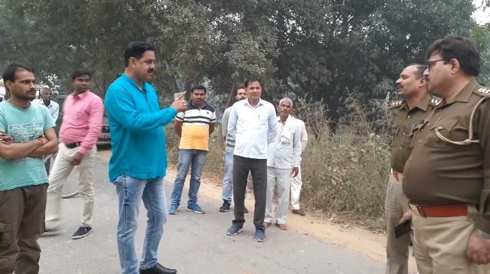 चौबीस घण्टे में दो लूटो से थर्राया कासगंज, हथियारों के बल पर लुटे बाराती चौबीस घण्टे में दो लूटो से थर्राया कासगंज, हथियारों के बल पर लुटे बाराती