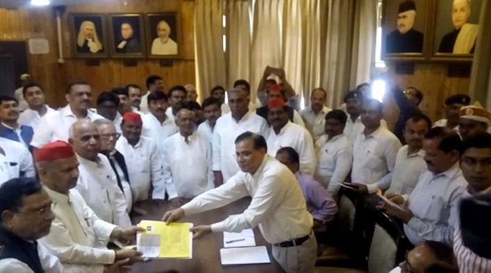 सपा से नरेश उत्तम पटेल ने दाखिल किया नामांकन सपा से नरेश उत्तम पटेल ने दाखिल किया नामांकन