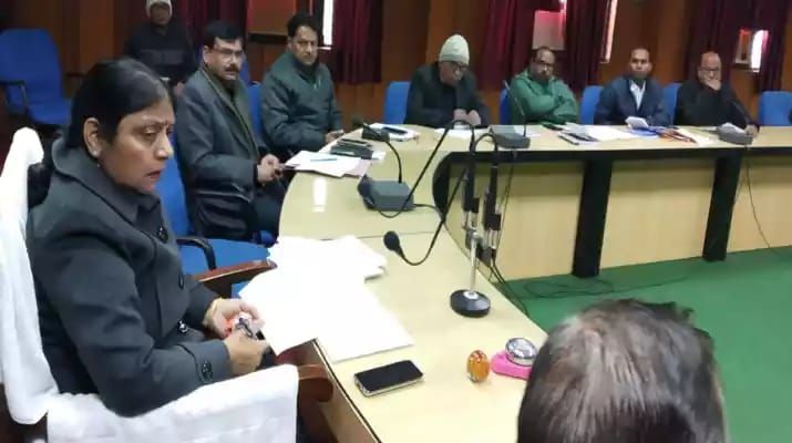 गोवंश आश्रय स्थलों में संरक्षित पशुओं की देखभाल में लापरवाही नहीं होनी चाहिए -  मण्डलायुक्त