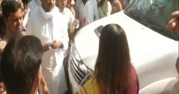 वीडियो : मेनका और सोनू सिंह के बीच हुई बहस वीडियो : मेनका और सोनू सिंह के बीच हुई बहस