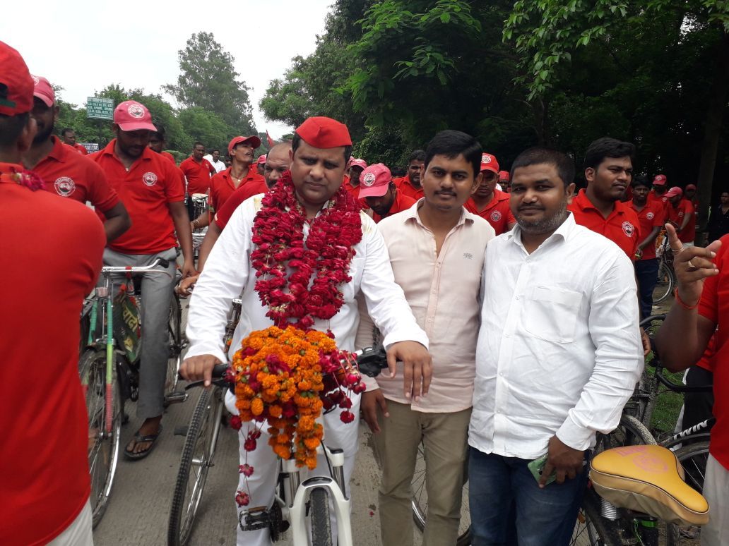 सपा की लोकतंत्र बचाओ समग्र क्रांति साइकिल यात्रा का बाराबंकी में जबरजस्त स्वागत