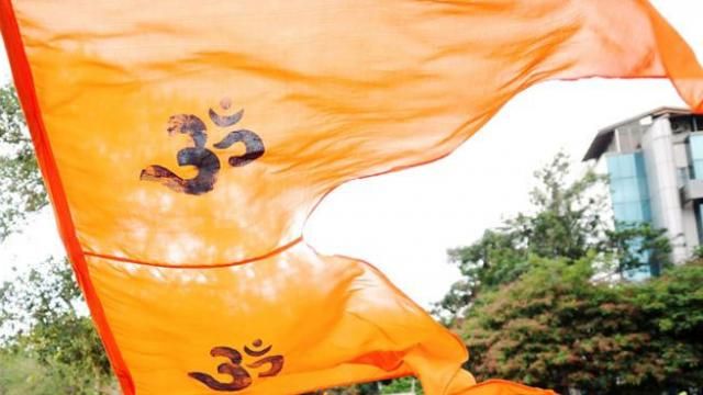 गोरक्षकों पर PM के बयान पर VHP बोली, संरक्षक कभी हत्यारा नहीं हो सकता गोरक्षकों पर PM के बयान पर VHP बोली, संरक्षक कभी हत्यारा नहीं हो सकता
