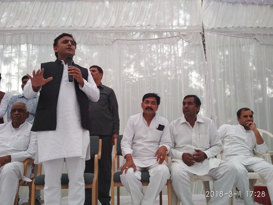 मीडिया पर भी जमकर बरसे अखिलेश,, शिक्षा मित्रों की मौत का हिसाब दे सरकार मीडिया पर भी जमकर बरसे अखिलेश,, शिक्षा मित्रों की मौत का हिसाब दे सरकार