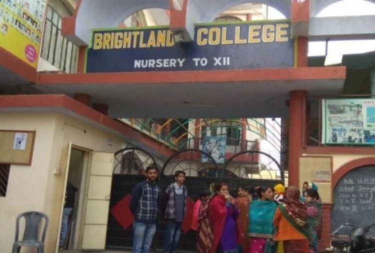 ब्राइटलैंड स्कूल में छात्र पर जानलेवा हमले मामले में बड़ा फैसला, होगी सीबीआई जांच ब्राइटलैंड स्कूल में छात्र पर जानलेवा हमले मामले में बड़ा फैसला, होगी सीबीआई जांच