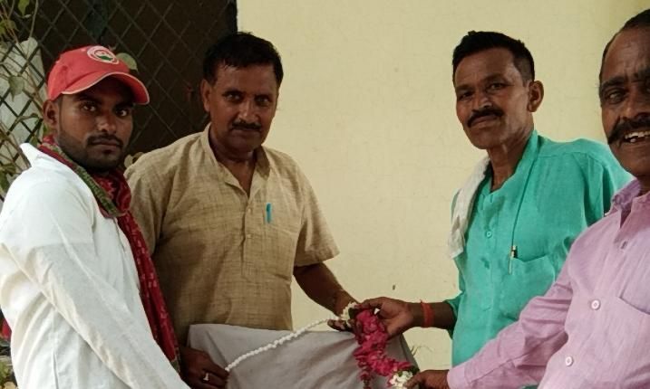 सपाइयों ने पूर्व प्रधानमंत्री चंद्रशेखर की पुण्य तिथि मनाई