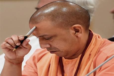 माननीयों के लिए अलग लेन के प्रस्ताव से पीछे हटी योगी सरकार माननीयों के लिए अलग लेन के प्रस्ताव से पीछे हटी योगी सरकार