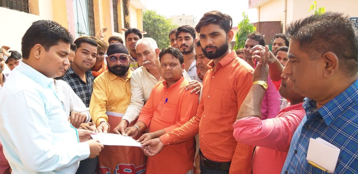 पश्चिम बंगाल के मुर्शिदाबाद कांड पर विश्व हिंदू परिषद और बजरंग दल ने प्रदर्शन किया, ज्ञापन सौंपा पश्चिम बंगाल के मुर्शिदाबाद कांड पर विश्व हिंदू परिषद और बजरंग दल ने प्रदर्शन किया, ज्ञापन सौंपा