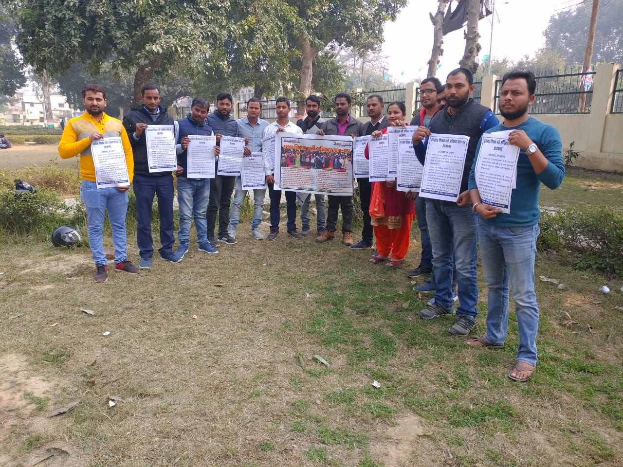 बीटीसी एवं बीएड के छात्रों द्वारा चलाया जा रहा पोस्टर वार अभियान