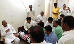 ललई यादव कार्यकर्ताओ से मिले बोले आपकी तकलीफ़ो को सपा अध्यक्ष तक पहुचाउगा -जेपी यादव ललई यादव कार्यकर्ताओ से मिले बोले आपकी तकलीफ़ो को सपा अध्यक्ष तक पहुचाउगा -जेपी यादव