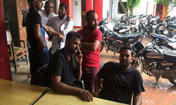 पुलिस हिरासत में समाजवादी पार्टी के चार कार्यकर्ता पुलिस हिरासत में समाजवादी पार्टी के चार कार्यकर्ता