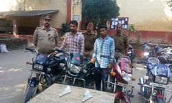 बक्शा थानाध्यक्ष ने दो अन्तर्जपदीय वाहन चोरो को किया गिरफ्तार !-जेपी यादव बक्शा थानाध्यक्ष ने दो अन्तर्जपदीय वाहन चोरो को किया गिरफ्तार !-जेपी यादव