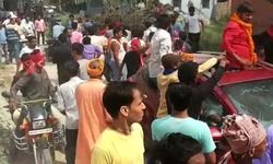 बेगूसराय: कन्‍हैया को लोगों ने दिखाए काले झंडे तो के समर्थकों ने घर में घुसकर पीटा