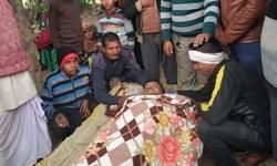 प्रतापगढ़। किसान ने फसल की सुरक्षा के लिए के खेत मे लगाया था बिजली के नंगे तारो को उसके करन्ट की चपेट मे आने से संजय शुक्ला की हुई मौत। मामला अंतू थाना के पूरे भइया का। प्रतापगढ़। किसान ने फसल की सुरक्षा के लिए के खेत मे लगाया था बिजली के नंगे तारो को उसके करन्ट की चपेट मे आने से संजय शुक्ला की हुई मौत। मामला अंतू थाना के पूरे भइया का।