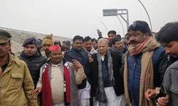 फ़िरोज़ाबाद : सपा के डेलिगेशन को रोका गया, धारा 144 को लेकर हिरासत में लिया, सिरसागंज के गेस्ट हाउस ले जाया गया, डेलिगेशन को लेकर पुलिस बल रवाना हुई।