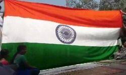 घर बेचकर चार साल में बनाया अनोखा तिरंगा, तमन्ना सिर्फ एक, लाल किले पर फहराएं प्रधानमंत्री मोदी घर बेचकर चार साल में बनाया अनोखा तिरंगा, तमन्ना सिर्फ एक, लाल किले पर फहराएं प्रधानमंत्री मोदी