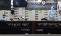 लखनऊ:आज सेंट्रल बार एसोसिएशन में 112 अधिवक्ताओं कॅरोना का टेस्ट किया गया है,जिसमें 7  की रिपोर्ट पॉजिटिव है, एक महिला अधिवक्ताओं के यहां साफ सफाई करती है पॉजिटिव आने से स्थित खराब होने की संभावना