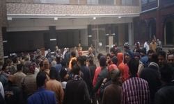 मेरठ : मंदिर परिसर में मांस फेंकने पर हंगामा, पुलिस और विधायक ने भीड़ को कराया शांत