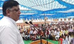 जारी हैं हरदोई नरेश के हमले, बोले- मायावती तो दौलत की बेटी है