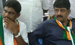 डीके शिवकुमार और डीके सुरेश के 14 ठिकानों पर CBI रेड, 50 लाख कैश बरामद