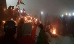 लखनऊ में प्रदर्शनकारी महिलाओं से पुलिस ने जब्त किया खाने पीने का सामान और कंबल लखनऊ में प्रदर्शनकारी महिलाओं से पुलिस ने जब्त किया खाने पीने का सामान और कंबल