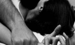 हापुड़: 4 साल की मासूम बच्ची से दुष्कर्म, गांव के युवक पर लगा दुष्कर्म का आरोप, पुलिस ने मासूम को मेडिकल के लिए भेजा, पिलखुवा कोतवाली क्षेत्र का मामला.