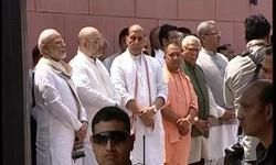 कुछ ही पलों में पूर्व पीएम वाजपेयी का पार्थिव शरीर बीजेपी मुख्यालय पहुंचने वाला है, पीएम मोदी, अमित शाह, लाल कृष्ण आडवाणी, राजनाथ सिंह, योगी आदित्यनाथ समेत कई नेता इंतजार कर रहे हैं. कुछ ही पलों में पूर्व पीएम वाजपेयी का पार्थिव शरीर बीजेपी मुख्यालय पहुंचने वाला है, पीएम मोदी, अमित शाह, लाल कृष्ण आडवाणी, राजनाथ सिंह, योगी आदित्यनाथ समेत कई नेता इंतजार कर रहे हैं.