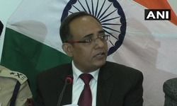 जम्मू-कश्मीर के मुख्य सचिव (प्लानिंग कमिशन) रोहित कंसल ने बताया, जम्मू-कश्मीर के बाकी बचे हिस्सों में सोमवार दोपहर 12 से पोस्टपेड मोबाइल फोन सेवाएं शुरू हो जाएंगी।