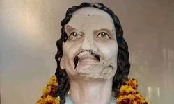 श्री हरीशचंद्र पी. जी. कालेज में अराजकतत्वों द्वारा मूर्ति तोड़ने की विरोध में मुख्य द्वार पर छात्रों का धरना