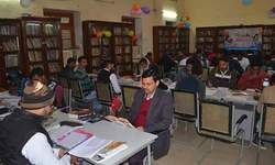 पढ़ें बनारस बढ़ें बनारस के अन्तर्गत पुस्तकालय में लोगों संग जिलाधिकारी ने सामूहिक पढ़ाई की पढ़ें बनारस बढ़ें बनारस के अन्तर्गत पुस्तकालय में लोगों संग जिलाधिकारी ने सामूहिक पढ़ाई की