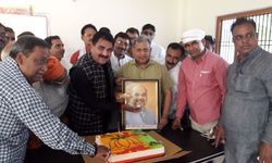 केक काटकर मनाया गया भाजपा अध्यक्ष अमित शाह का  53 वां जन्म दिन